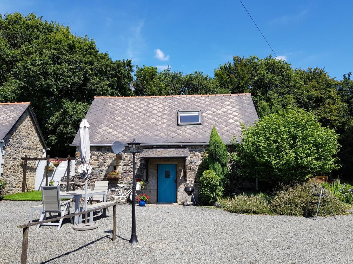 Maroux Vian Country Cottage Callac Bagian luar foto