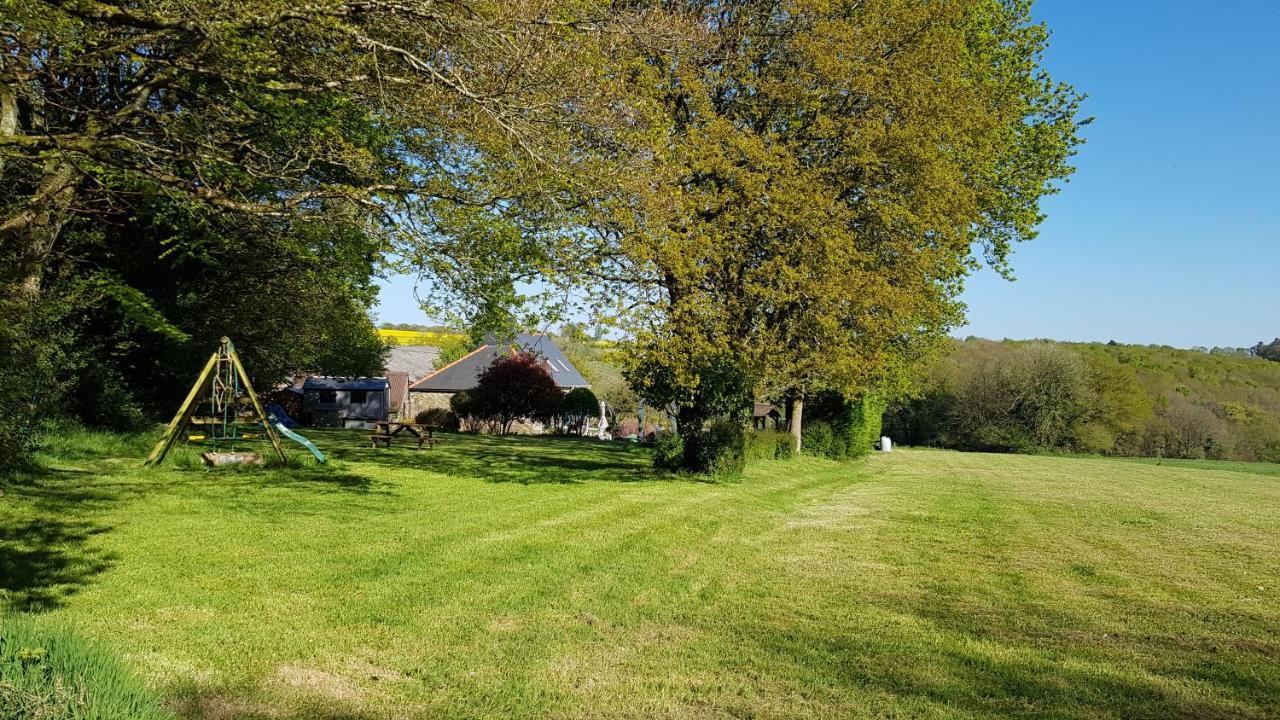 Maroux Vian Country Cottage Callac Bagian luar foto